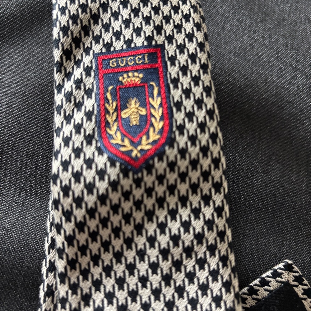 Gucci GG Bee Crest Houndstooth Check Black And White Men’s Neck Tie Silk - Picture 4 of 6